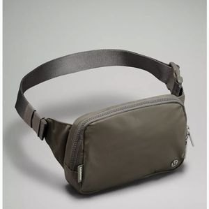 Lululemon 2L belt bag